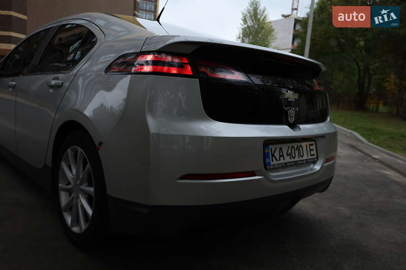 Хэтчбек Chevrolet Volt 2011 в Чернигове