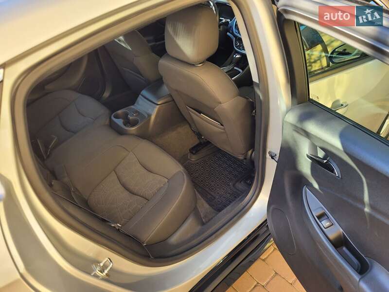 Хэтчбек Chevrolet Volt 2015 в Львове