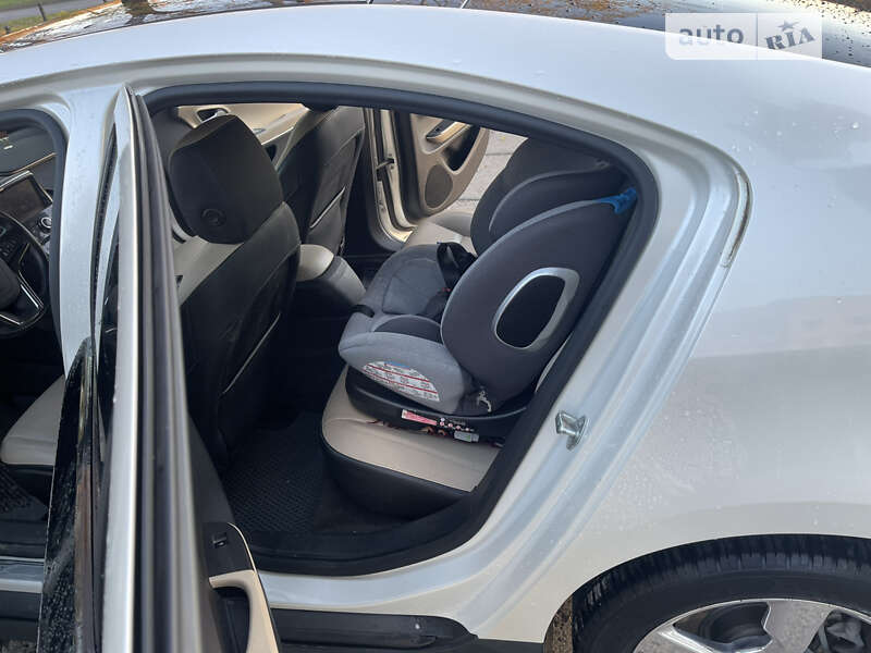 Хетчбек Chevrolet Volt 2011 в Львові