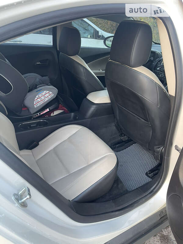 Хетчбек Chevrolet Volt 2011 в Львові