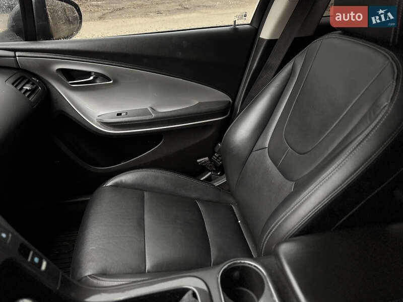 Хэтчбек Chevrolet Volt 2013 в Черновцах