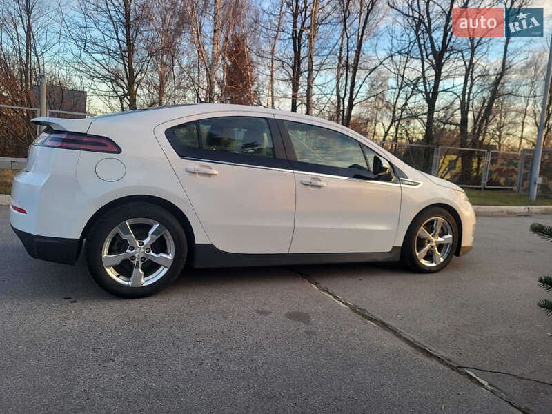 Хэтчбек Chevrolet Volt 2013 в Золотоноше