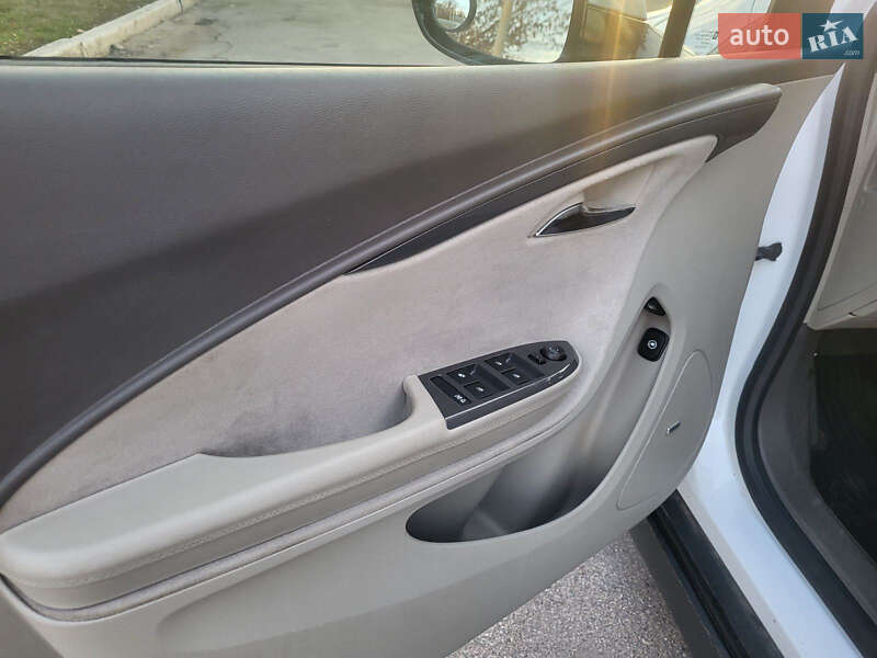 Хэтчбек Chevrolet Volt 2013 в Золотоноше