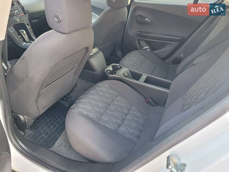 Хэтчбек Chevrolet Volt 2014 в Умани