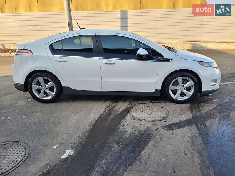 Хэтчбек Chevrolet Volt 2014 в Умани