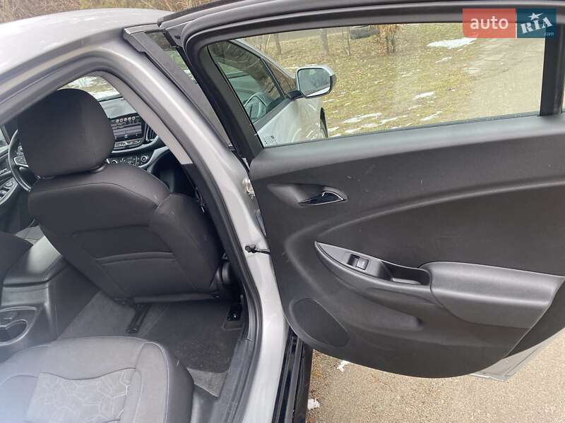 Хэтчбек Chevrolet Volt 2018 в Киеве фото 44 Хэтчбек Chevrolet Volt 2018 в Киеве