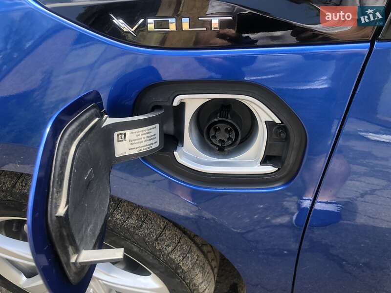 Хэтчбек Chevrolet Volt 2015 в Киеве