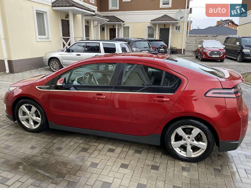 Хэтчбек Chevrolet Volt 2012 в Новых Петровцах