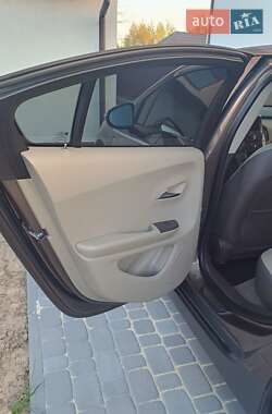 Хэтчбек Chevrolet Volt 2013 в 