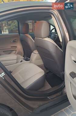 Хэтчбек Chevrolet Volt 2013 в 