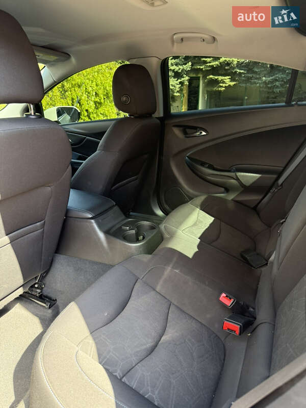 Хэтчбек Chevrolet Volt 2018 в Днепре