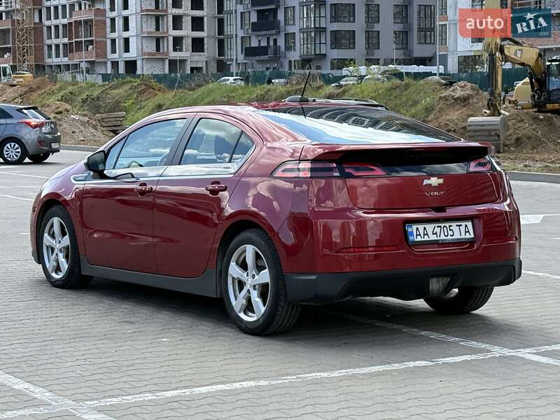 Хэтчбек Chevrolet Volt 2015 в Киеве