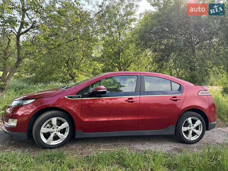 Хэтчбек Chevrolet Volt 2014 в Полтаве