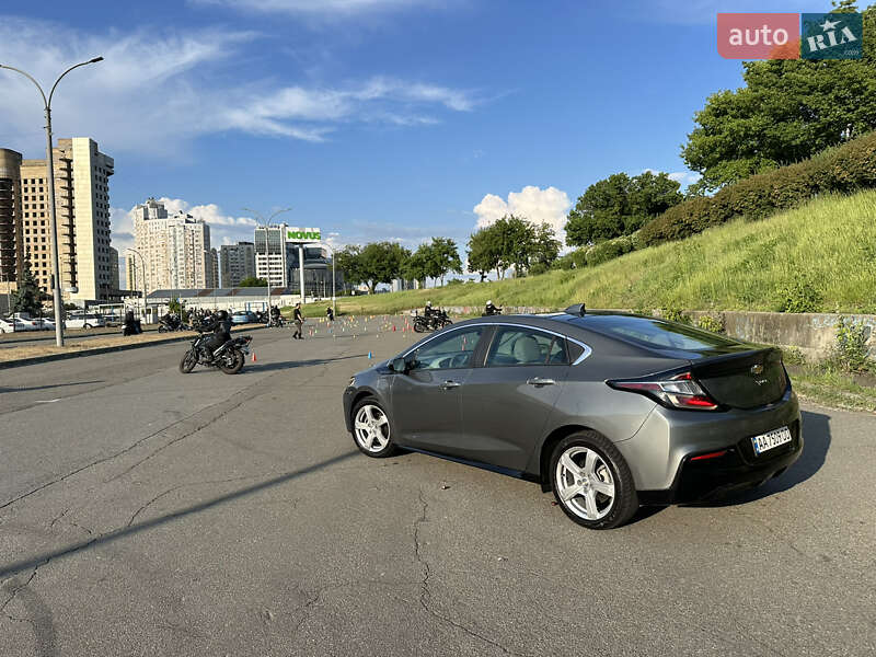 Хэтчбек Chevrolet Volt 2015 в Киеве