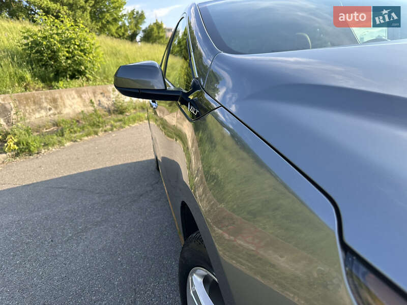 Хэтчбек Chevrolet Volt 2015 в Киеве