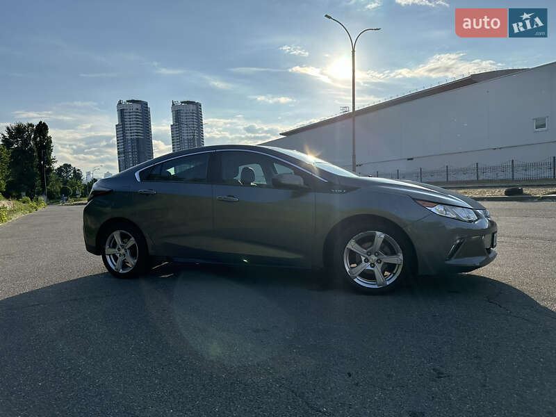 Хэтчбек Chevrolet Volt 2015 в Киеве