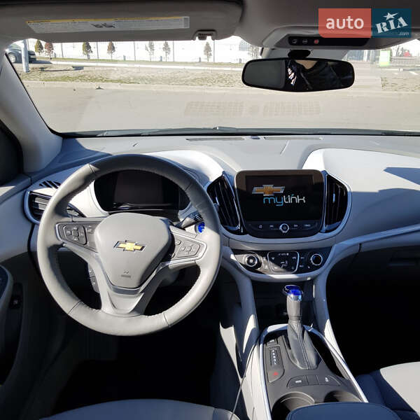 Хэтчбек Chevrolet Volt 2015 в Киеве