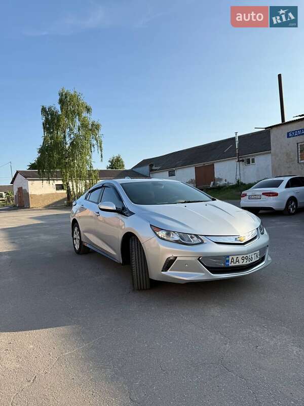 Хэтчбек Chevrolet Volt 2015 в Калиновке