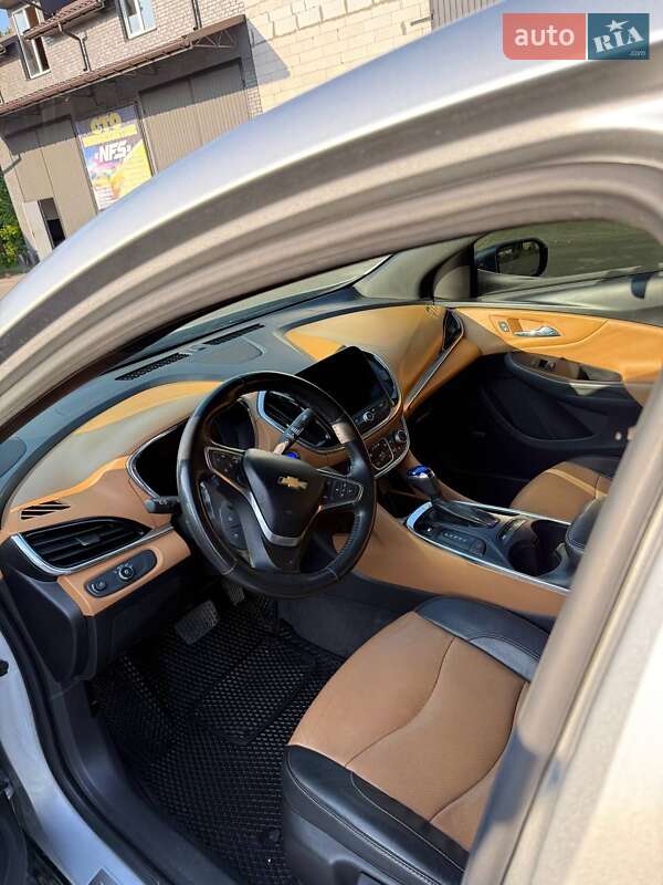 Хэтчбек Chevrolet Volt 2015 в Калиновке