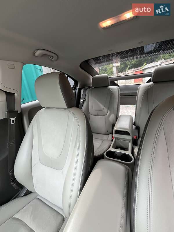 Хэтчбек Chevrolet Volt 2014 в Светловодске