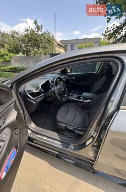 Хэтчбек Chevrolet Volt 2016 в 
