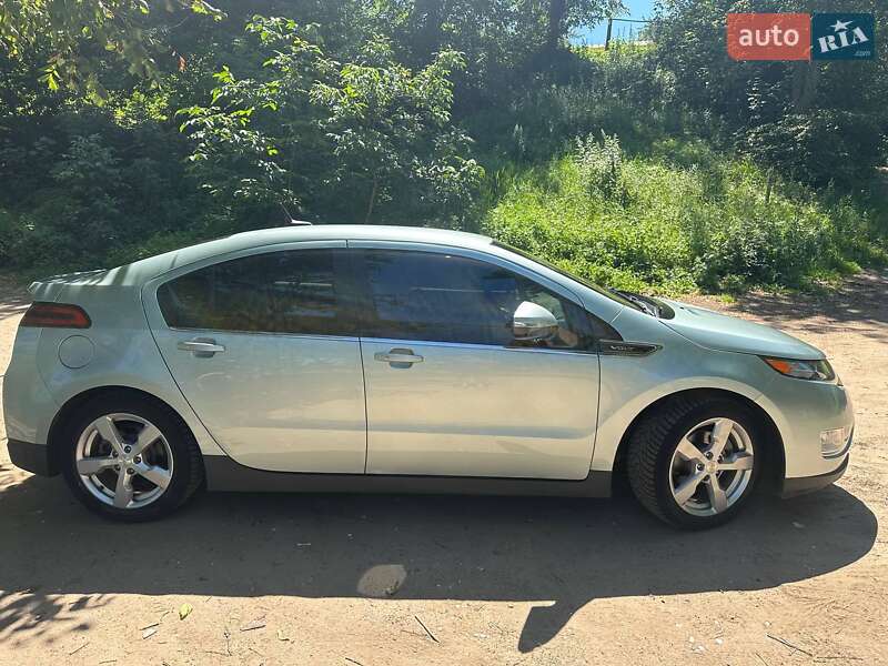 Хэтчбек Chevrolet Volt 2013 в Сумах