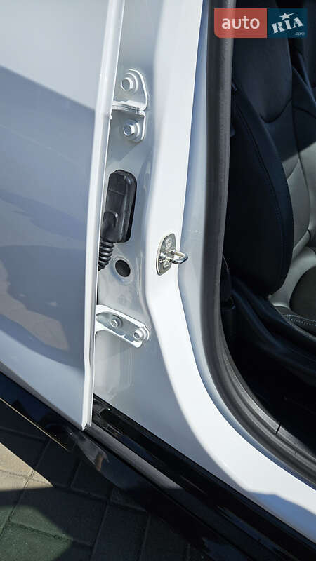 Хэтчбек Chevrolet Volt 2015 в Черкассах