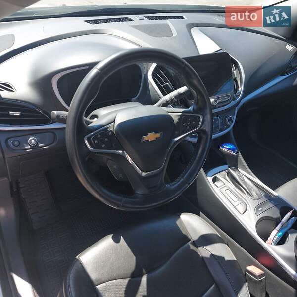 Хэтчбек Chevrolet Volt 2015 в Киеве