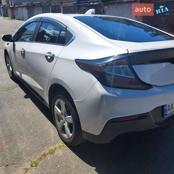 Хэтчбек Chevrolet Volt 2015 в Киеве