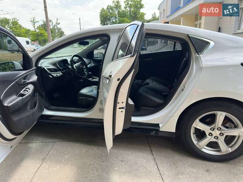 Хэтчбек Chevrolet Volt 2018 в Днепре