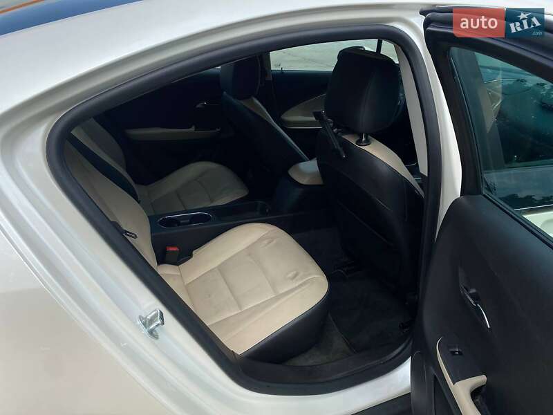 Хэтчбек Chevrolet Volt 2012 в Киеве