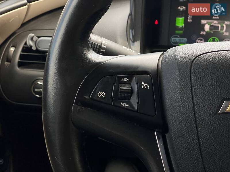 Хэтчбек Chevrolet Volt 2012 в Киеве