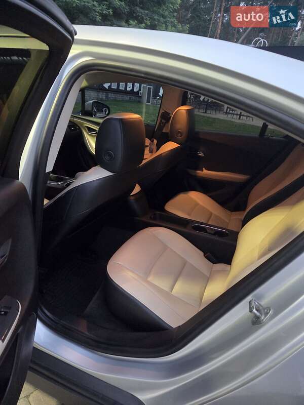 Хэтчбек Chevrolet Volt 2012 в Киеве