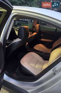 Хэтчбек Chevrolet Volt 2012 в 