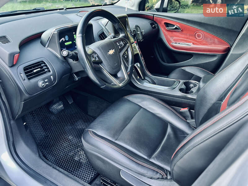 Хэтчбек Chevrolet Volt 2011 в Деражне