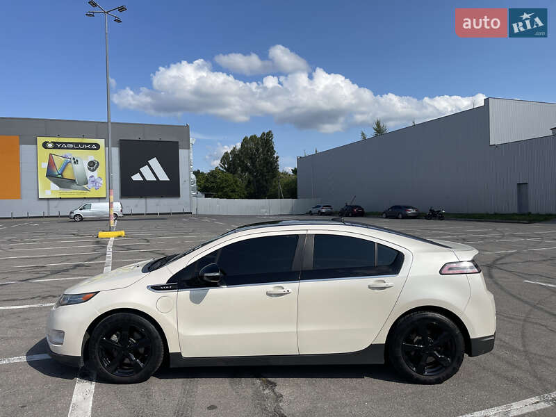 Хэтчбек Chevrolet Volt 2011 в Полтаве