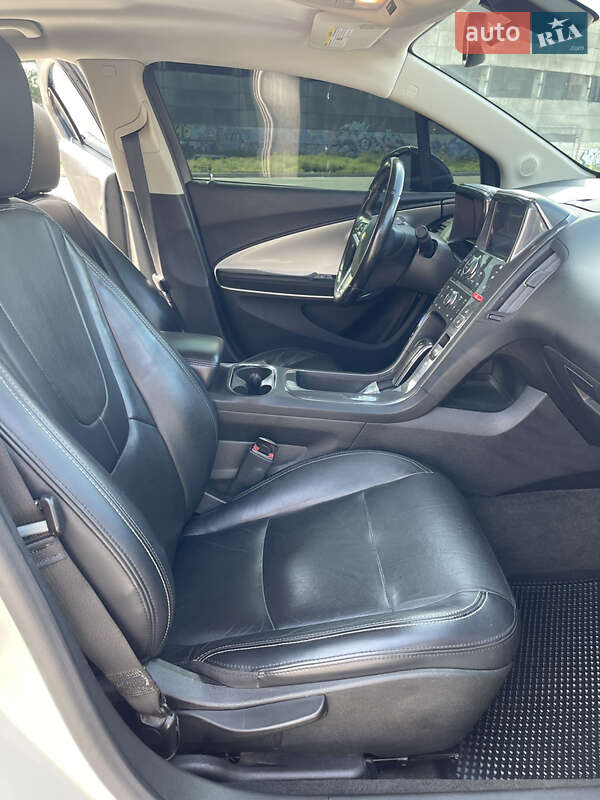 Хэтчбек Chevrolet Volt 2011 в Полтаве