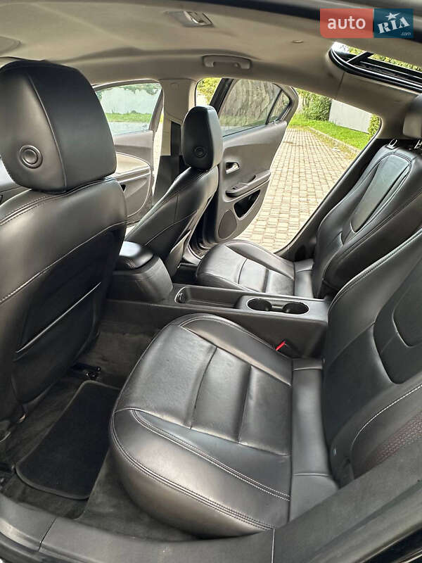Хэтчбек Chevrolet Volt 2011 в Ивано-Франковске