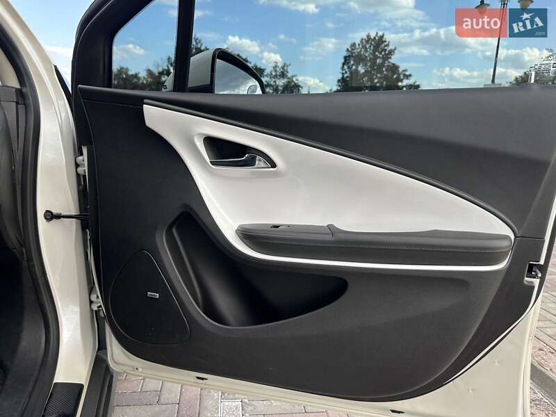 Хэтчбек Chevrolet Volt 2014 в Харькове