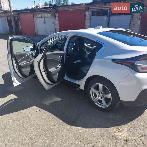 Хэтчбек Chevrolet Volt 2015 в Киеве