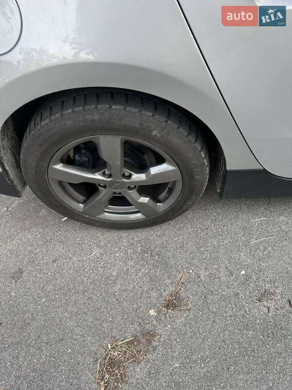 Хетчбек Chevrolet Volt 2010 в Києві