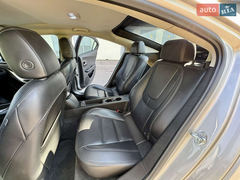 Хэтчбек Chevrolet Volt 2011 в Киеве