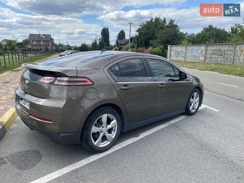 Хэтчбек Chevrolet Volt 2014 в Киеве