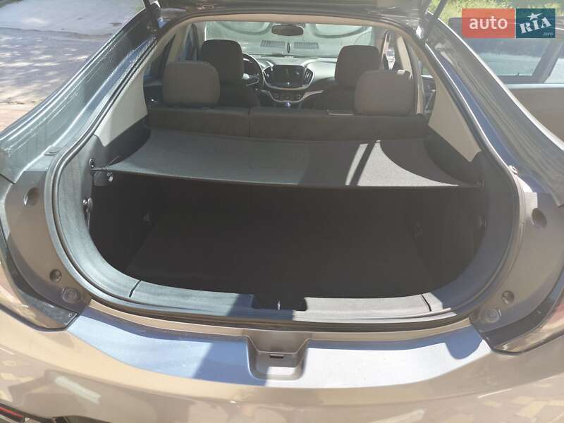 Хэтчбек Chevrolet Volt 2018 в Запорожье