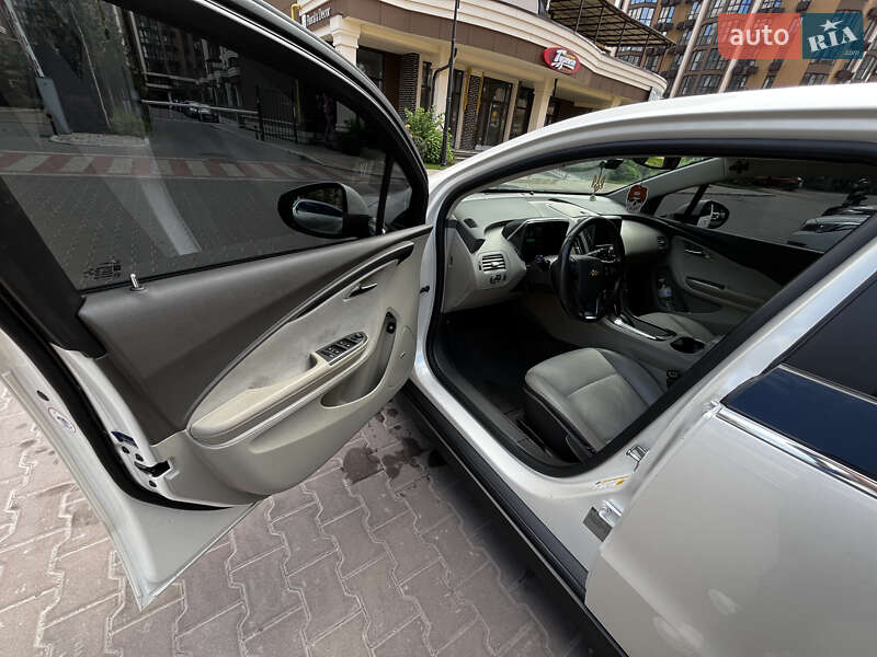 Хэтчбек Chevrolet Volt 2013 в Киеве