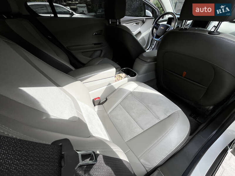 Хэтчбек Chevrolet Volt 2013 в Киеве
