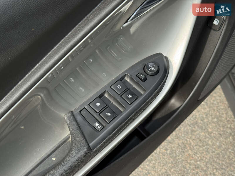 Хэтчбек Chevrolet Volt 2014 в Киеве