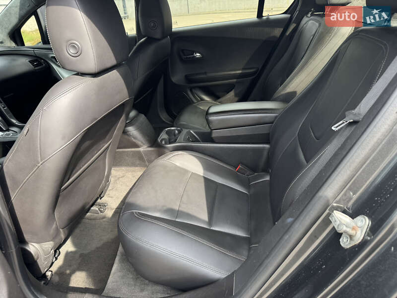 Хэтчбек Chevrolet Volt 2014 в Киеве