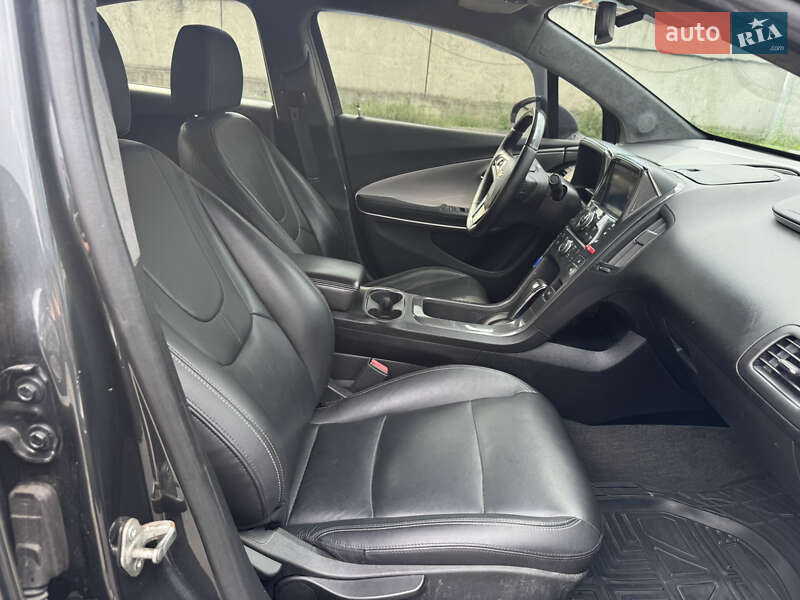 Хэтчбек Chevrolet Volt 2014 в Киеве