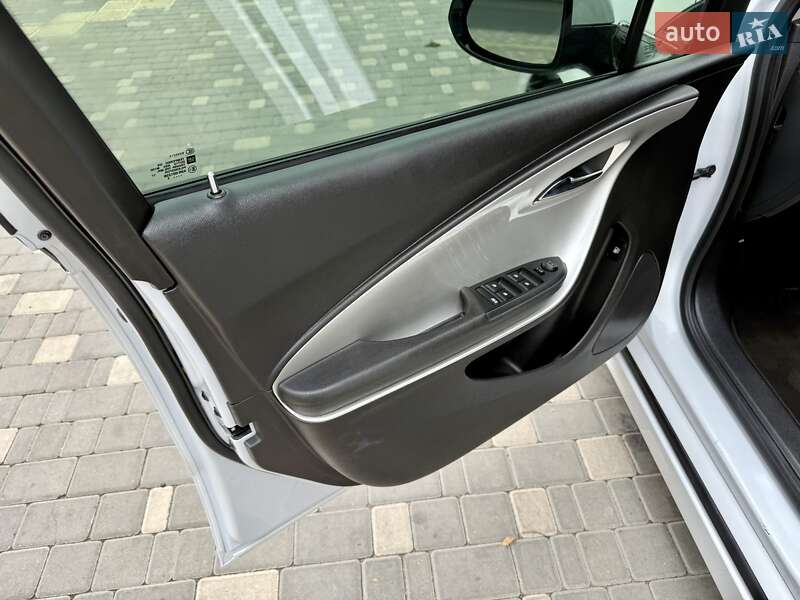 Хэтчбек Chevrolet Volt 2015 в Одессе